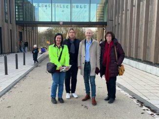 Landtagskandidat in Begleitung von Gemeinderätinnen aus Hemmingen und Schwieberdngen